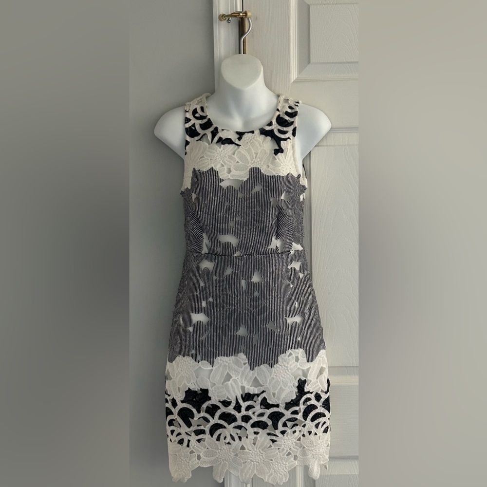 Romeo & Juliet Couture Blue and White Floral Dress Sz Small